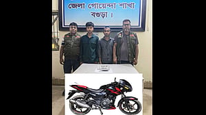 ফেইসবুকে চাকু-পিস্তল হাতে ভিডিও, ‘সুইট গ্রুপের’ প্রধান গ্রেপ্তার