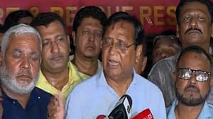 চকবাজার মার্কেটের আগুন ব্যাগের গুদাম থেকে: ডিএসসিসি প্রশাসক