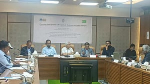 কিস্তি দিতেই আয়ের ৪০% চলে যাচ্ছে, চাপে দরিদ্র পরিবার: গবেষণা