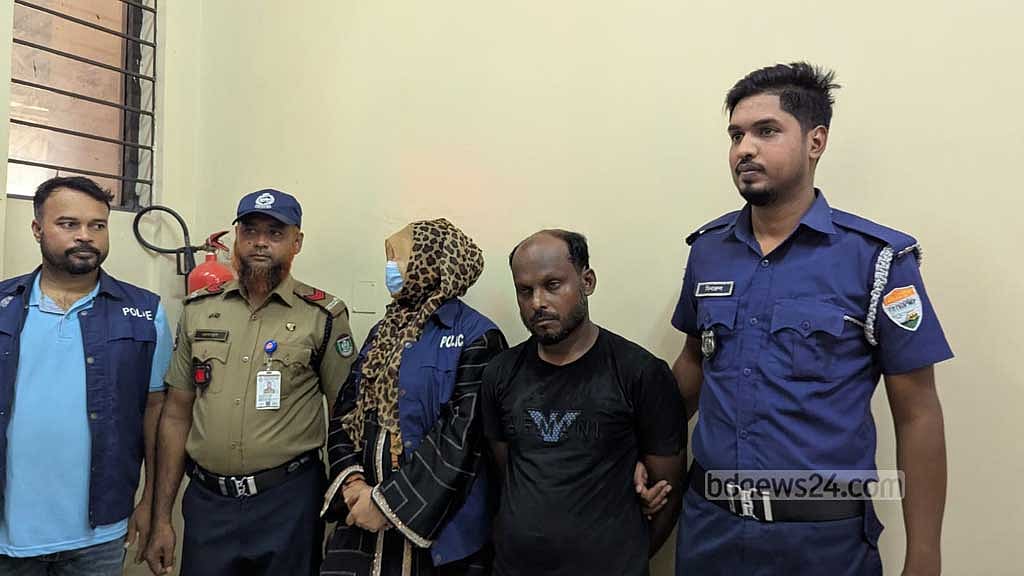 নাম-তারিখ বদলে ট্রেনের এক টিকিট ১২ জনের কাছে বিক্রি করতেন কালু