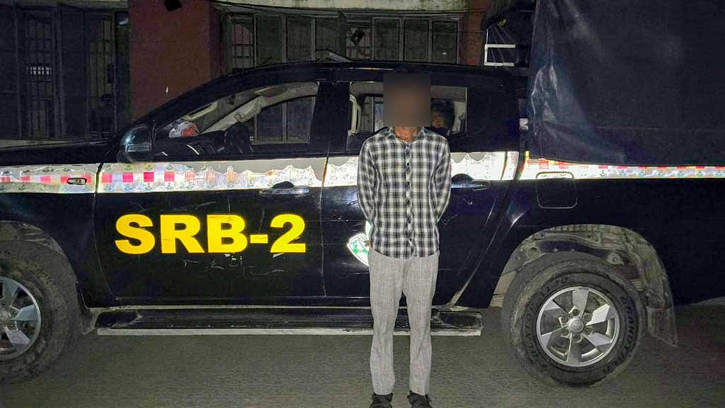 মোহাম্মদপুরে কাজ দেওয়ার কথা বলে বাসায় ডেকে ‘দলবদ্ধ ধর্ষণ’, যুবক গ্রেপ্তার