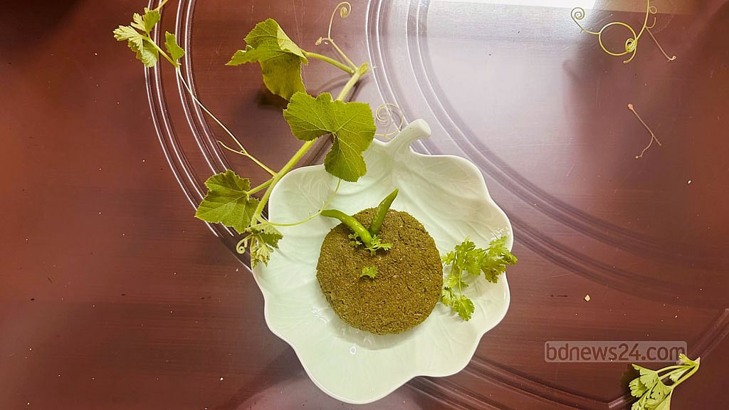 গরম ভাতের সঙ্গে জমবে কুমড়া পাতা দিয়ে চিংড়ি ভর্তা