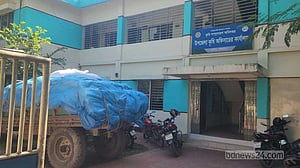 পঞ্চগড়ে পাচারের সময় ১২০ বস্তা সার জব্দ, ডিলারশিপ বাতিলের সুপারিশ