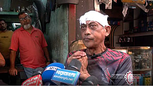 যশোরে অভিনেতা সমু চৌধুরীর ওপর হামলা, মাথায় চার সেলাই