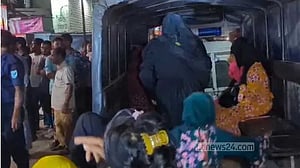 গাজীপুরে আবাসিক হোটেল থেকে ৩৯ নারী-পুরুষ আটক