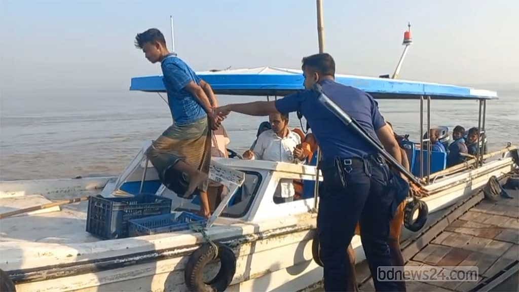 নিষেধাজ্ঞা: রাজবাড়ীতে ২০ কেজি ইলিশ জব্দ, ৯ জেলের কারাদণ্ড