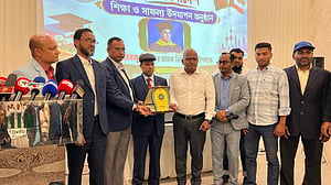 ৫২ বছর বয়সে স্নাতক ডিগ্রি, কুয়েতে প্রশংসায় ভাসছেন প্রবাসী