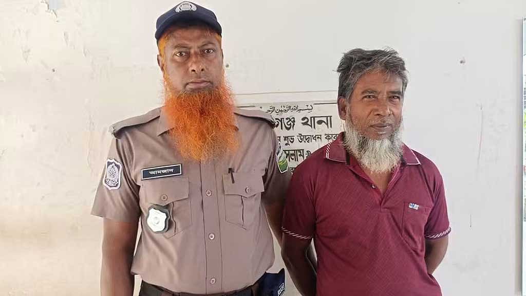 জামালপুরে ৫০০ টাকা বাজিতে ‘জীবন্ত শালিক’ খেয়ে আটক ইজিবাইক চালক