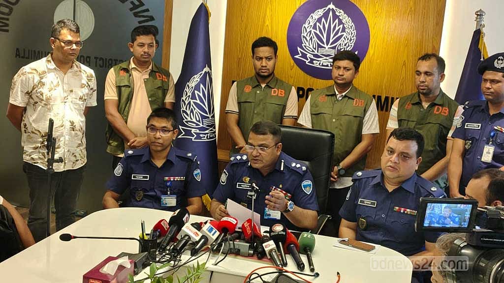 টিকটকের ‘ফ্যান্টাসি’তে মোবাইল বিক্রি করে ঘর ছাড়ে প্রাথমিকের ৪ ছাত্রী: পুলিশ