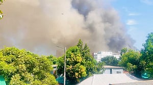 টঙ্গীতে এসেনশিয়াল ড্রাগস কারখানায় আগুন