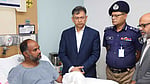 খুলনায় পুলিশ কর্মকর্তার উপর হামলা: ‘প্রকৃত অপরাধীদের’ গ্রেপ্তারের নির্দেশ স্বরাষ্ট্রমন্ত্রীর