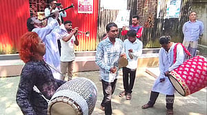 দুর্গাপূজার বাদ্যদল বাছাইয়ে কটিয়াদীতে ঢাকিদের মিলনমেলা