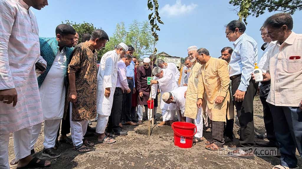রেশম কারখানায় নেতাগিরি চলবে না: ভূমিমন্ত্রী