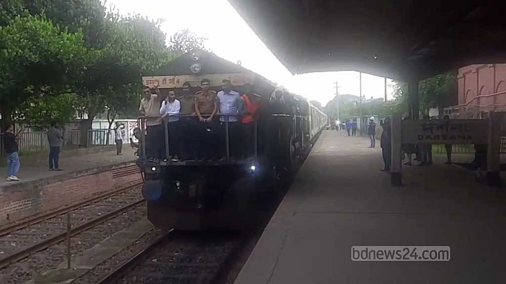 ভারত থেকে এল ১৮টি রেলকোচ, আরও আসবে ১৮২টি