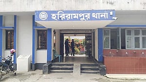 মানিকগঞ্জে থানা থেকে পিস্তল-ম্যাগাজিন উধাও, তদন্তে কমিটি