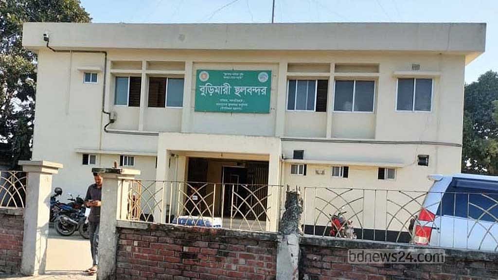 দুর্গাপূজায় বুড়িমারী স্থলবন্দরে ৮ দিন আমদানি-রপ্তানি বন্ধ