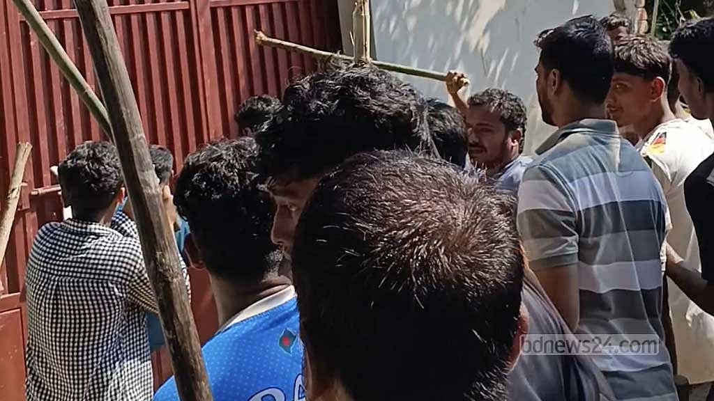 ব্রাহ্মণবাড়িয়ায় মাদক ব্যবসার অভিযোগে বাড়িঘরে হামলা-ভাঙচুর