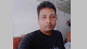 পূজার ছুটিতে বাড়ি ফিরছিলেন পুলিশ সদস্য, পথে বাসচাপায় গেল প্রাণ