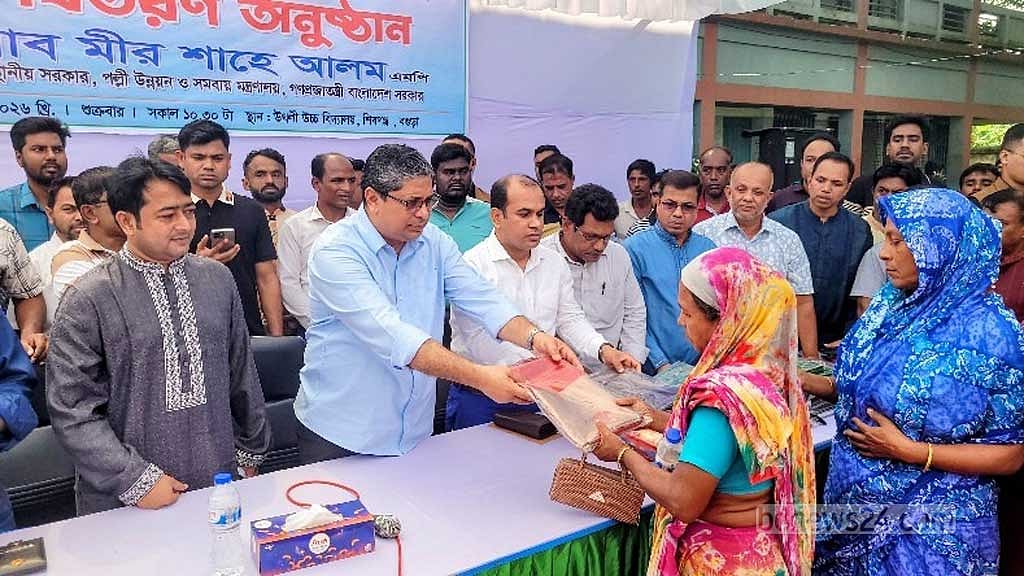 হিন্দুদের ‘আত্মীয় মনে করে’ পূজায় ছুটি বাড়ানো হয়েছে: শাহে আলম