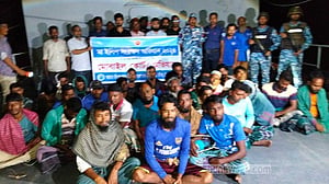 মেঘনায় ইলিশ শিকারের দায়ে ৩০ জেলের কারাদণ্ড