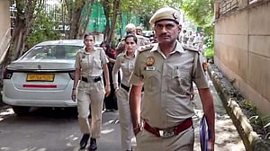‘তেরঙা যাত্রা’ ঠেকাতে নোটিস নিয়ে বাসায় হাজির পুলিশ, দীপকে বললেন ‘ফাঁসিতে ঝোলান আমাকে’