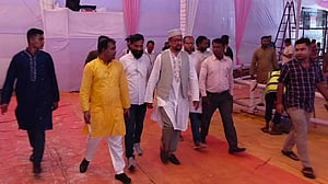 প্রধানমন্ত্রীর সফরের প্রস্তুতি দেখতে পূজামণ্ডপে মেয়র শাহাদাত