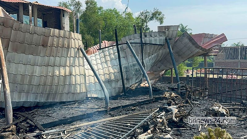 ভয়াবহ আগুনে পুড়ে যাওয়া কক্সবাজারের পাটুয়ারটেক এলাকার ‘টুপটুপ রেস্তো অ্যান্ড রিসোর্ট’। ছবি: সৌরভ দেব