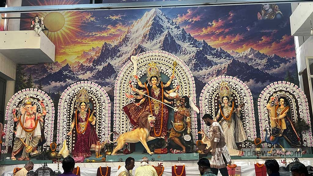 ‘কলাবউ স্নানে’ সপ্তমীর পূজা, সব ধর্মের মানুষের মধ্যে সম্প্রীতির প্রার্থনা