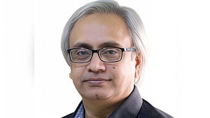 প্রধানমন্ত্রীর স্পিচ রাইটার থেকে সরিয়ে মাহফুজুর রহমানকে করা হলো তথ্য কমিশনার