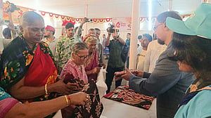 চট্টগ্রাম নগরীতে বিদ্যানন্দের ‘৫ টাকার পূজার বাজার’
