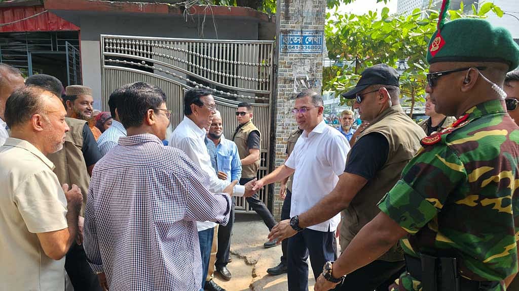 ডেঙ্গু: প্রতিরোধ কার্যক্রম দেখতে হঠাৎ আজিমপুর-ধানমন্ডিতে প্রধানমন্ত্রী