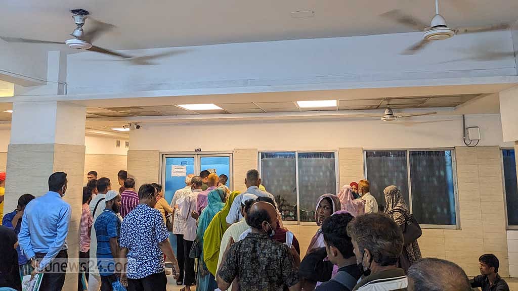 জাতীয় চক্ষু হাসপাতাল: অস্ত্রোপচারের সক্ষমতা ১২০ জনের, আসে ৪০০-৫০০