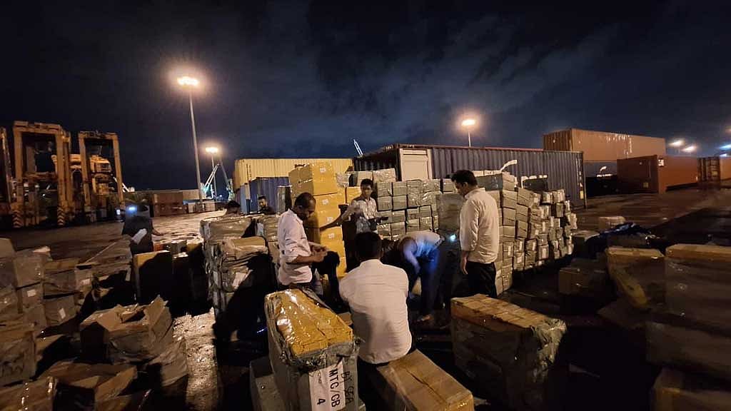 টুথপিকের চালানে এল ‘অ্যান্টি-এজিং’ জেল, যৌন উত্তেজক স্প্রে