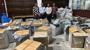 ঢাকা ও চট্টগ্রাম বিমানবন্দরে অভিযান, সোয়া ৩ কোটি টাকার সোনা, মদ উদ্ধার
