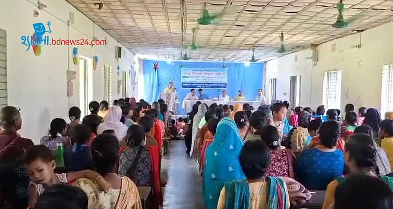 দুর্গাপুরে বিনামূল্যে শিক্ষা উপকরণ পেল প্রায় ৩০০ শিক্ষার্থী
