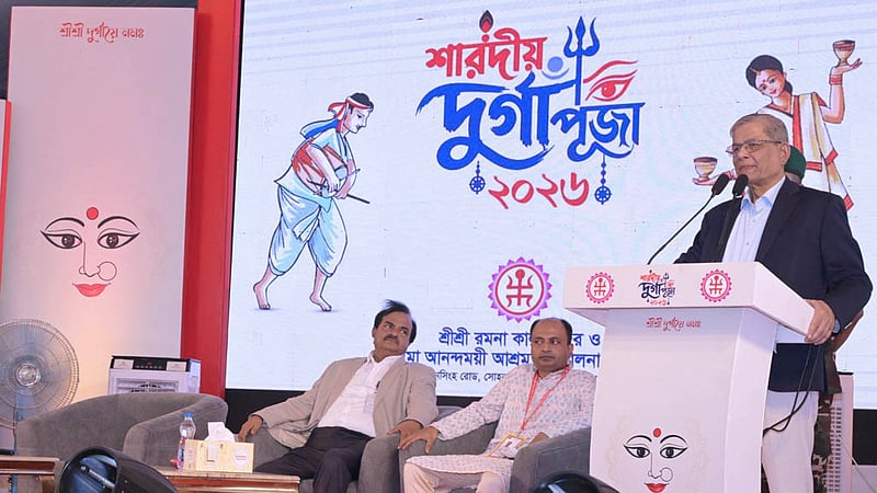 রাষ্ট্রপতি মির্জা ফখরুল ইসলাম আলমগীর রোববার রমনা কালী মন্দিরে দুর্গাপূজার অনুষ্ঠানে কথা বলেন।&amp;nbsp; ছবি: পিআইডি