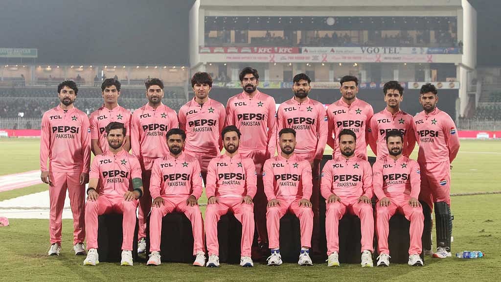 গোলাপি গাদ্দাফিতে গোলাপি জার্সিতে খেলবে পাকিস্তান