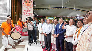 ঢাকেশ্বরী পূজামণ্ডপ ঘুরে দেখলেন প্রধানমন্ত্রী