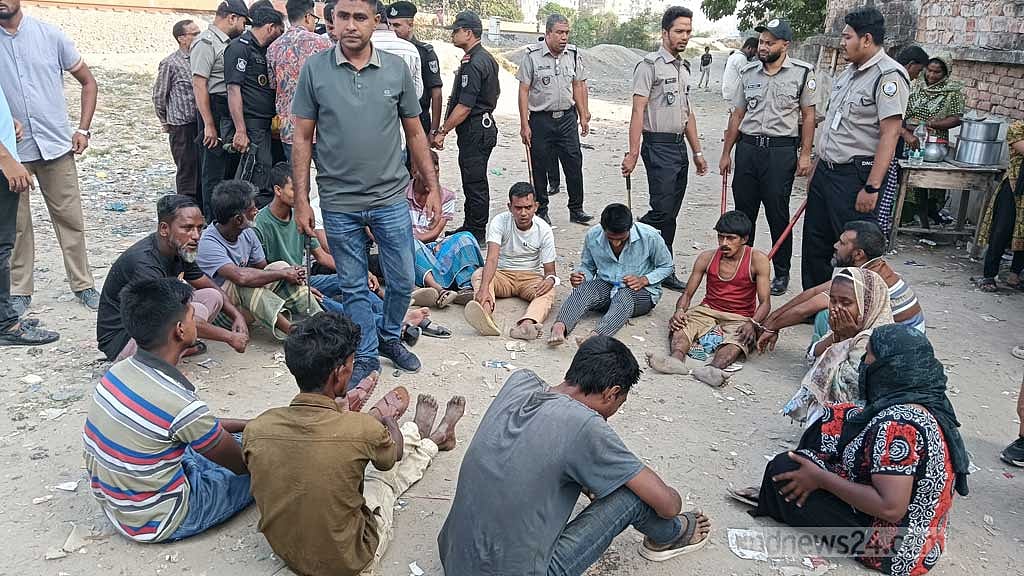 গেণ্ডারিয়ার ঘুণ্টিঘরে এবার এসআরবি-ডিএনসির অভিযান, আটক ১৪