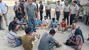 গেণ্ডারিয়ার ঘুণ্টিঘরে এবার এসআরবি-ডিএনসির অভিযান, আটক ১৪
