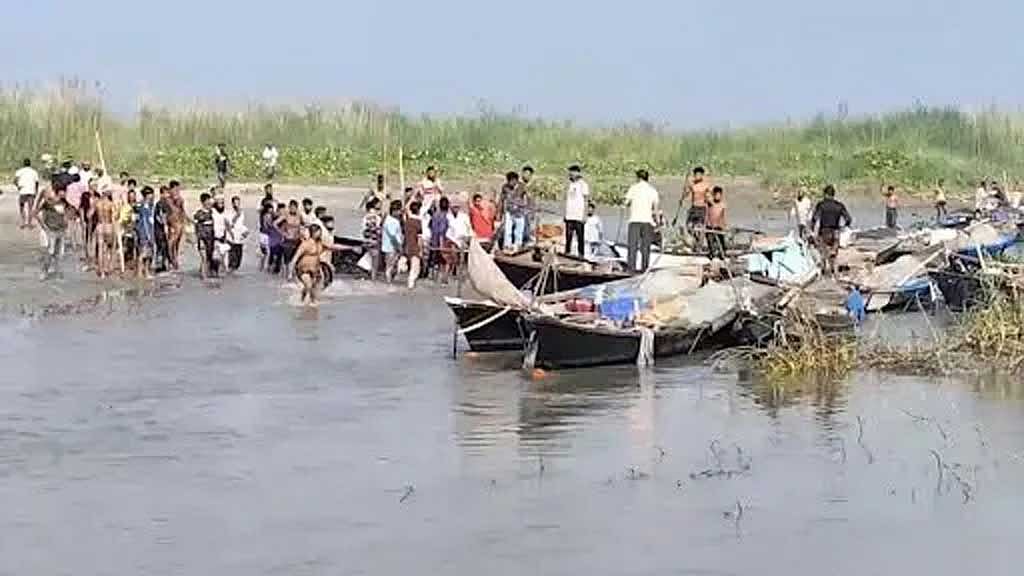 পদ্মায় ইলিশ রক্ষার অভিযানে এমপি-প্রশাসনের ওপর জেলেদের হামলা, আটক ৩৬