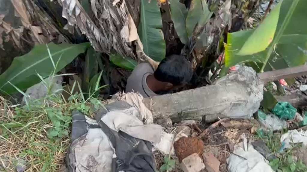 গেণ্ডারিয়ার ঘুণ্টিঘর: দেয়ালের একপাশে অভিযান, অন্যপাশে চলছিল মাদক সেবন