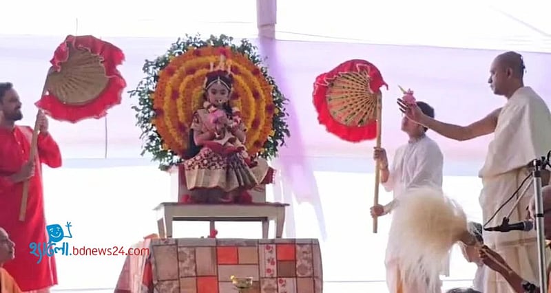 অষ্টমীতে রামকৃষ্ণ মঠে কুমারী পূজা
