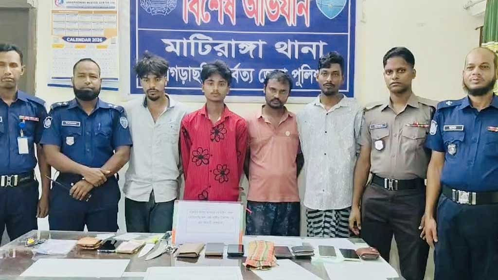 খাগড়াছড়িতে ‘ডাকাত দলের’ ৪ সদস্য গ্রেপ্তার, মালামাল জব্দ