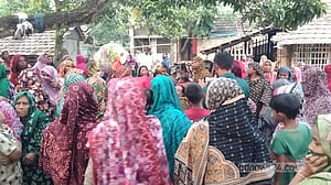 যশোরে প্রবাসীর স্ত্রীর ‘আত্মহত্যা’, ভিডিওতে স্থানীয় শিক্ষকের বিরুদ্ধে অভিযোগ