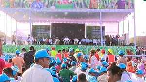 রাজশাহীতে মুহসীন উচ্চ বিদ্যালয় মাঠের জনসভায় প্রধানমন্ত্রী