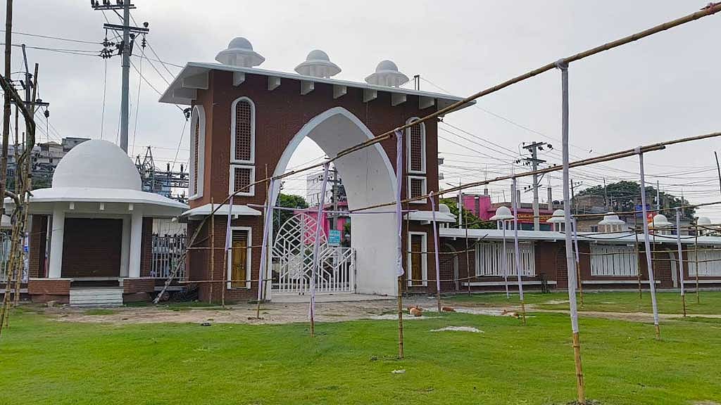 রাজশাহী মাদ্রাসা মাঠের পাশে পুকুরে ভেসে উঠল লাশ