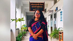 গুরুতর আহত শিক্ষার্থীকে এয়ার অ্যাম্বুলেন্সে ঢাকায় পাঠাল রাবি প্রশাসন