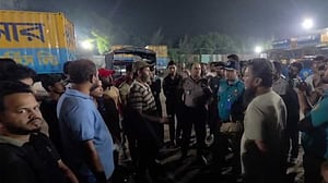 কুরিয়ার সার্ভিসের গুদামে হামলা-লুটপাট, ‘শীর্ষ সন্ত্রাসী’ ইমনের নামে ভাড়া দাবি