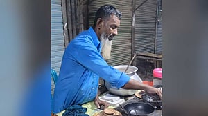 খাদ্য ব্যবসা: নিবন্ধন ও লাইসেন্স বাধ্যতামূলক হচ্ছে, বাদ যাবে না পিঠা, পুরির দোকানও